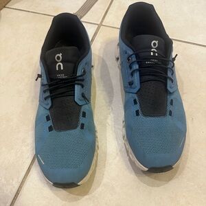 On Cloud 5 Niagara Blue/Black Sneakers, Size 11